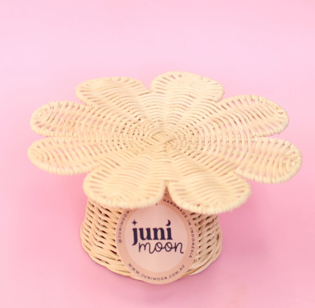 Daisy cake stand