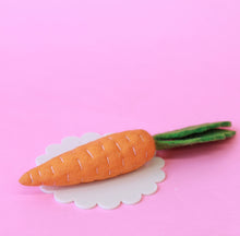 Load image into Gallery viewer, Large carrots