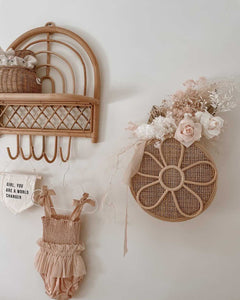 Daisy wall basket