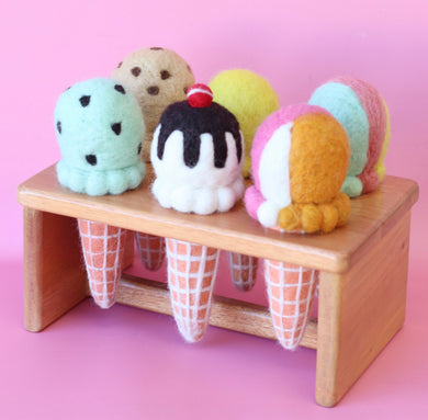 ON SALE 6 HOLE ICE CREAM STAND ( ice creams sold seperatly)